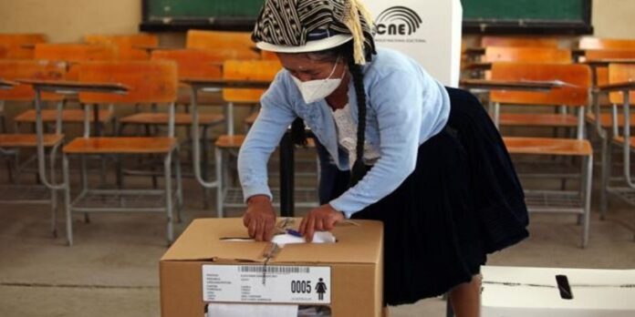 Ecuadorians Overcome Fear Of The Pandemic And Go To Vote