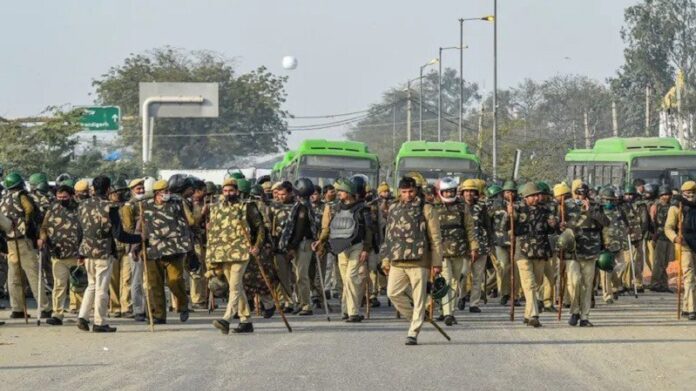 Delhi Police Plays Patriotic Songs At Singhu Border