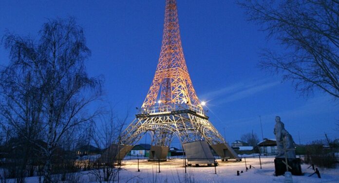 The Cossacks erected Russian Paris with the Eiffel Tower in the Urals. Why should tourists go there?
