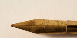 closeup photo of gold fountain pen