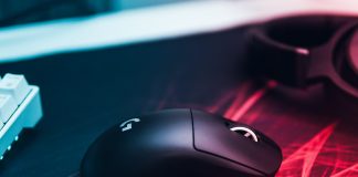 black logitech cordless computer mouse