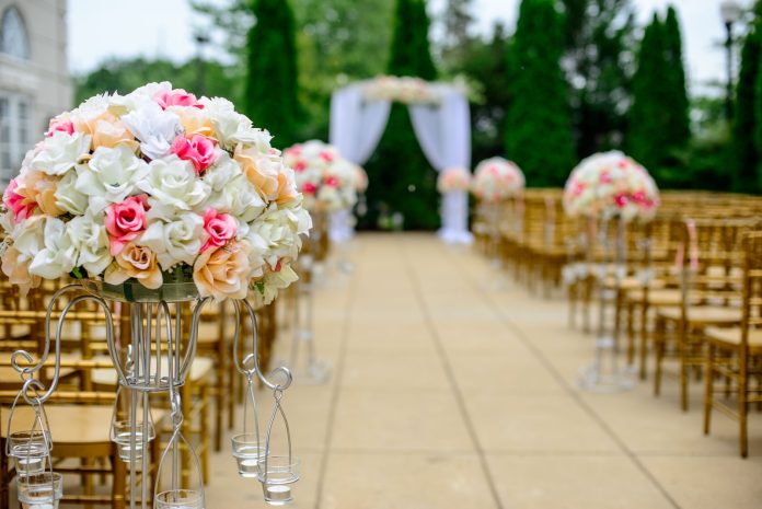 Photo by Shardayyy Photography selective focus photography white and pink isle flower arrangement