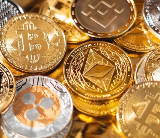 monete rotonde d'argento e d'oro