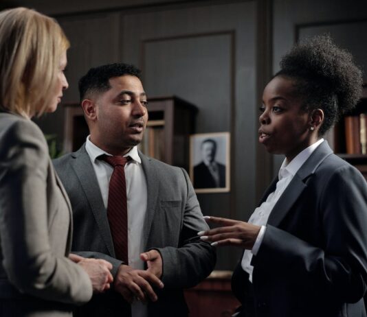 Free Businesspeople Talking Stock Photo