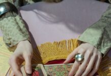 What You Can Expect from Going to a Tarot Card Reader