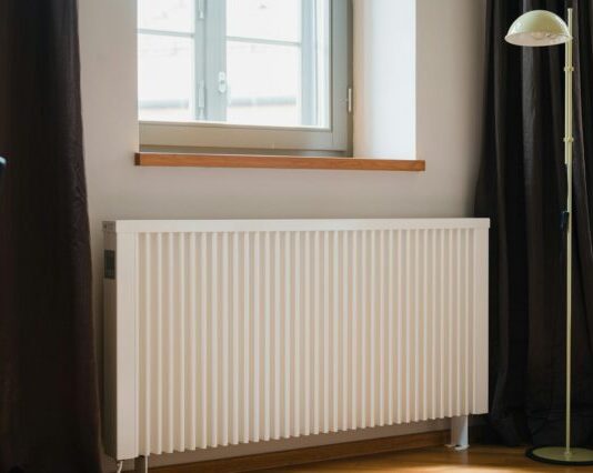 radiator woyera m'chipinda