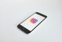 Der ultimative Leitfaden zum Speichern Ihrer Lieblings-Instagram-Inhalte Instagram-Logo im raumgrauen iPhone 6