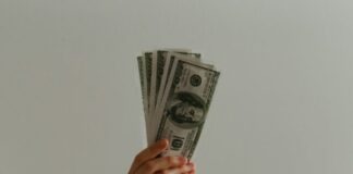 100 US dollar banknote