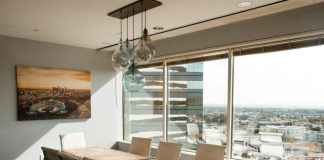 အညိုရောင်သစ်သားညီလာခံစားပွဲ